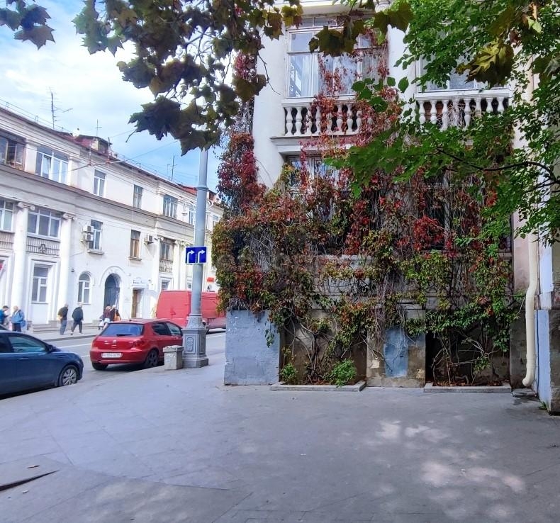 Продажа 3-комнатной квартиры, Севастополь, Генерала Петрова улица,  д.1